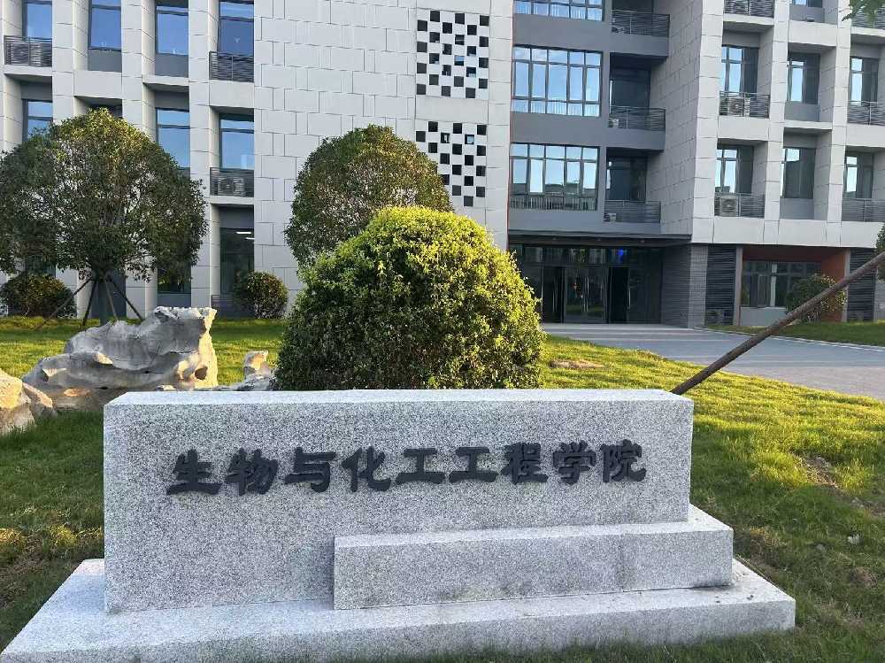 应城市扬州职业大学体育场高杆灯项目